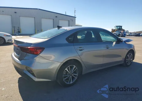 2023 Kia Forte Lxs z USA, uszkodzony, nr VIN 3KPF24AD5PE627405